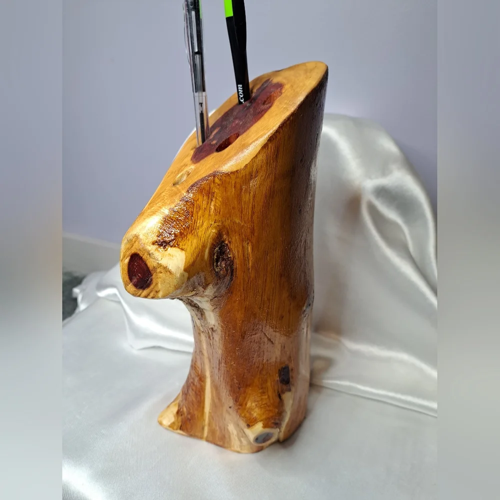 UNIQUE CEDAR Handcrafted Pen Holder